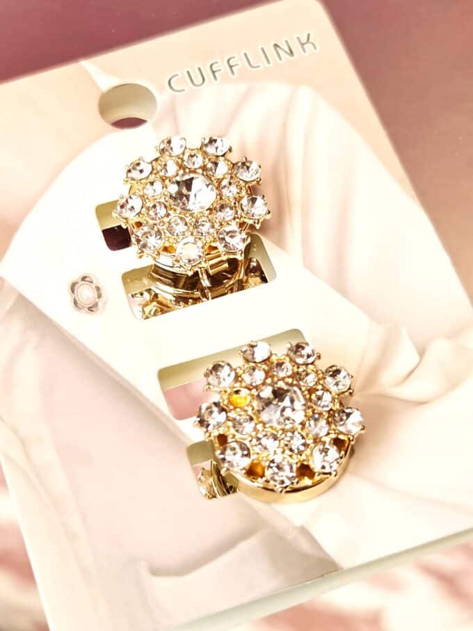 Knappecovers i similifirkant med sølvfinish og rhinestones, perfekt til accessories.