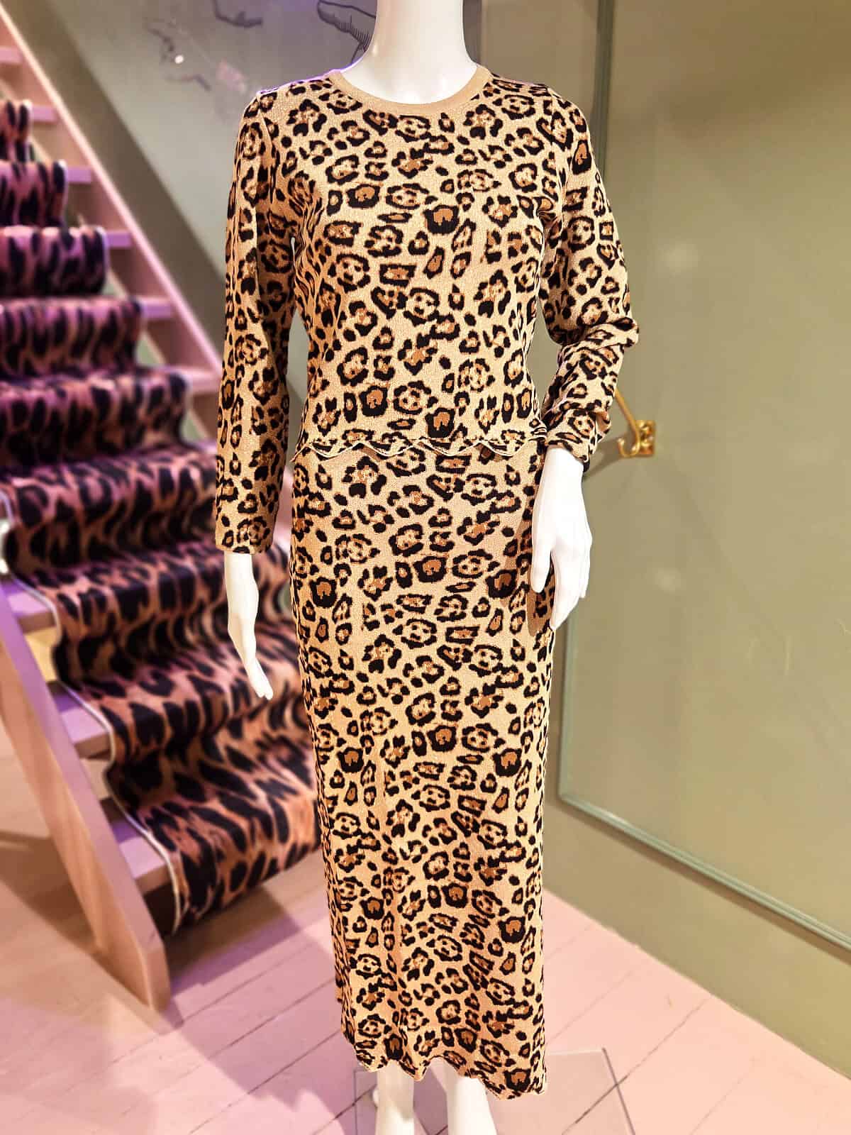 leopardsæt med nederdel