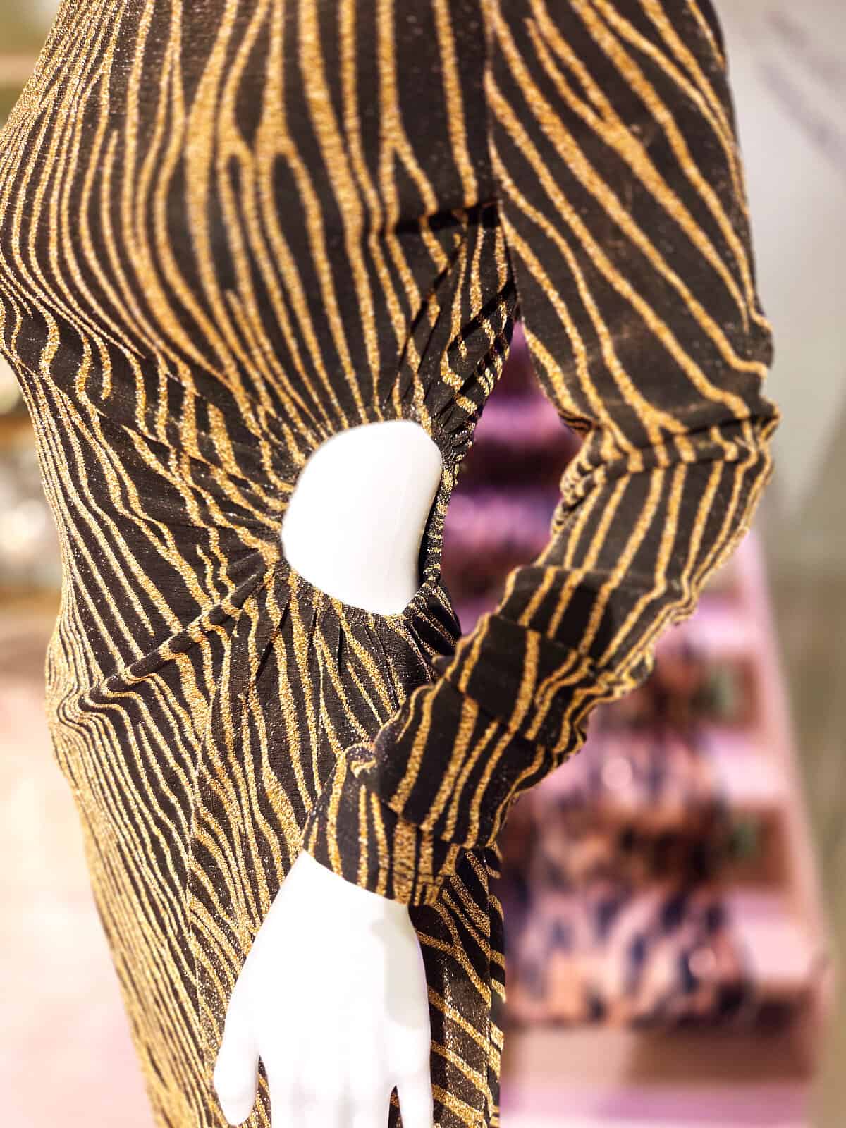 stribet kjole guld - cutout detaljer