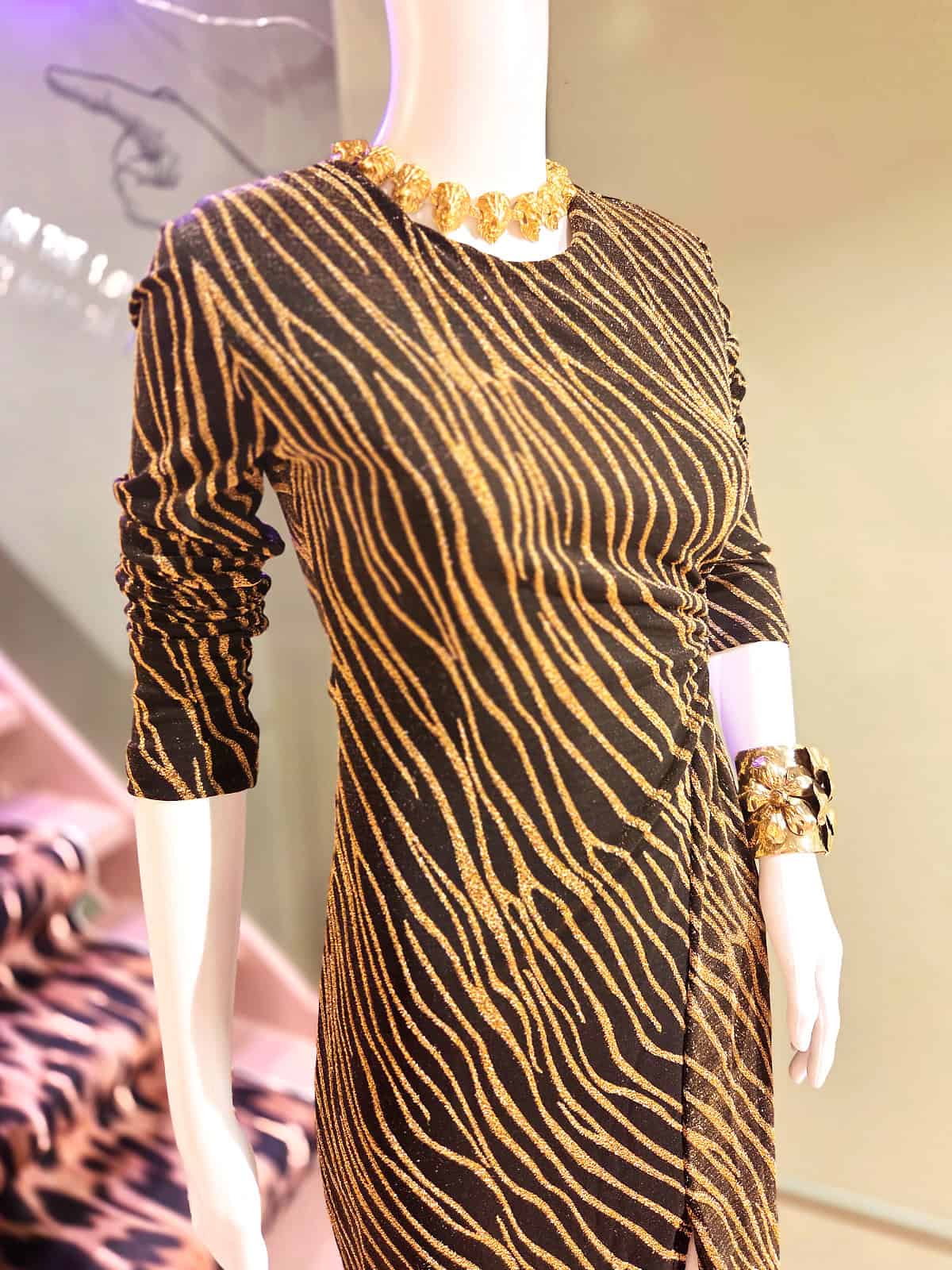 stribet kjole guld - stylet