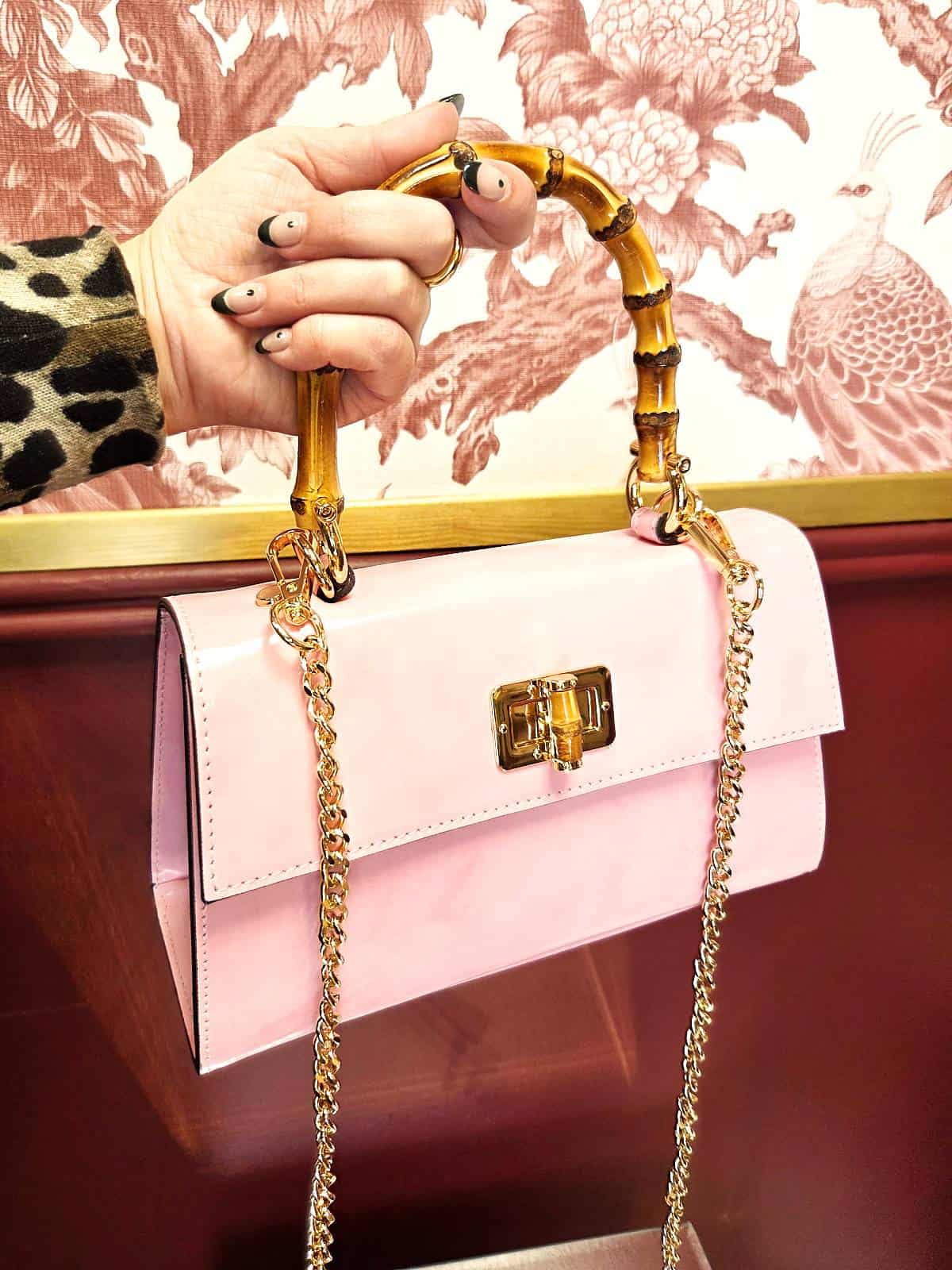 taske bambushank lyserød i hånd