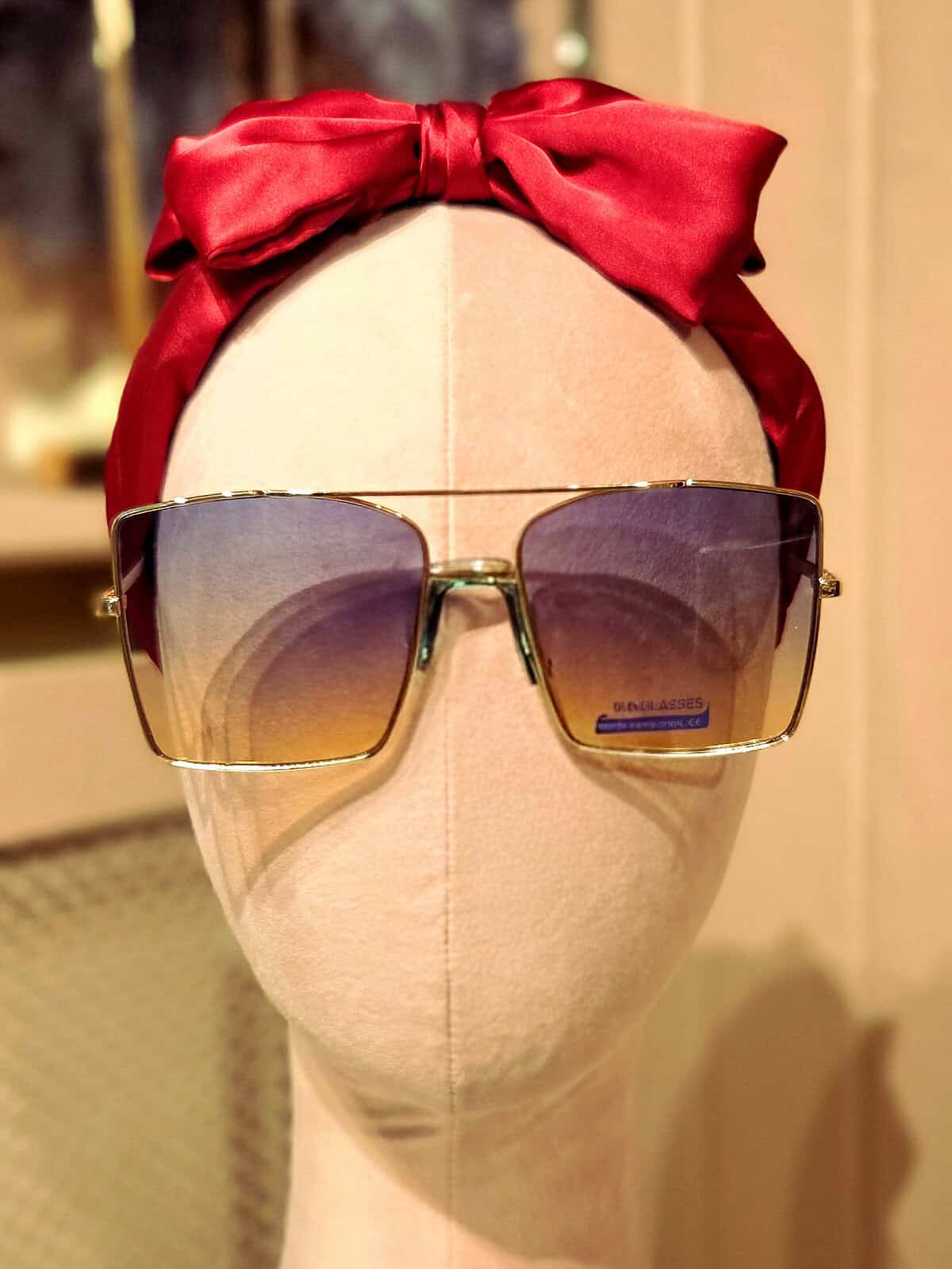 Solbriller med stor ramme og gradient glas til kvinder.