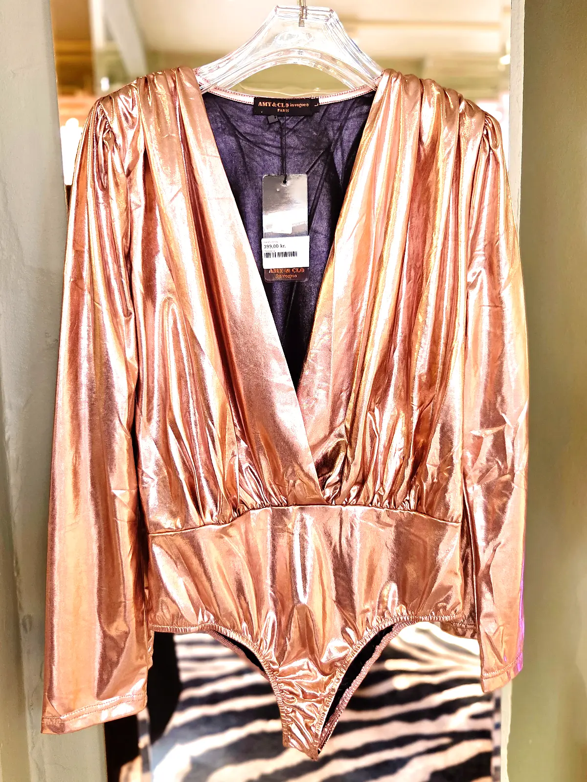 Metallic body lys rosa på bøjle