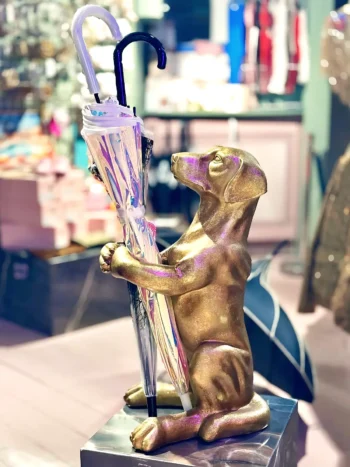 Paraply stativ hund guld fra iden med paraplyer