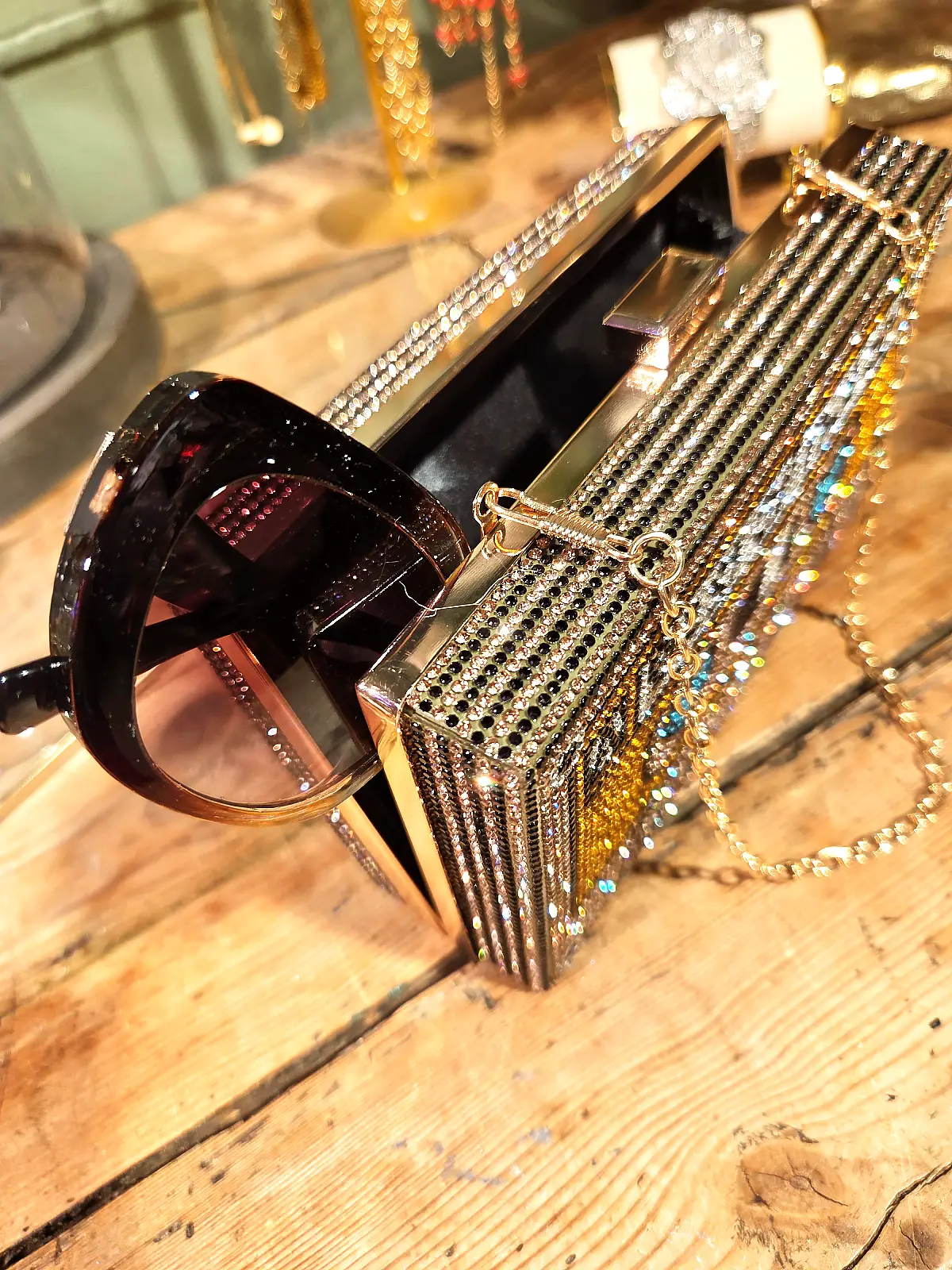 best of the 90s clutch rosegold - stylet med solbriller