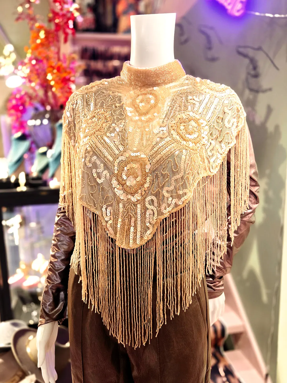 håndsyet perlekappe lysrosa blomster - stylet omvendt