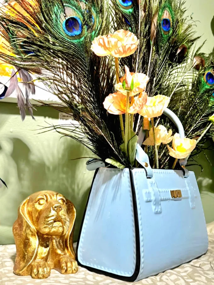 keramisk vase formet som håndtaske