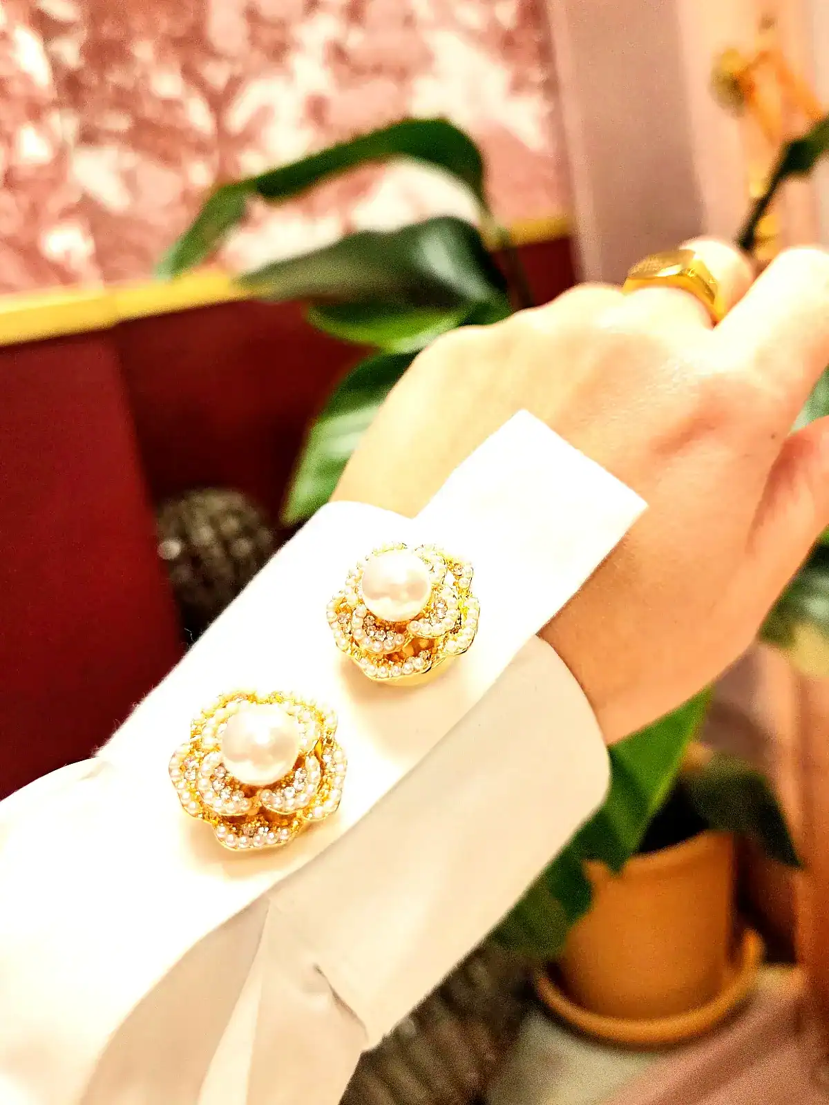 knappecovers guld blomst stor perle par på ærme