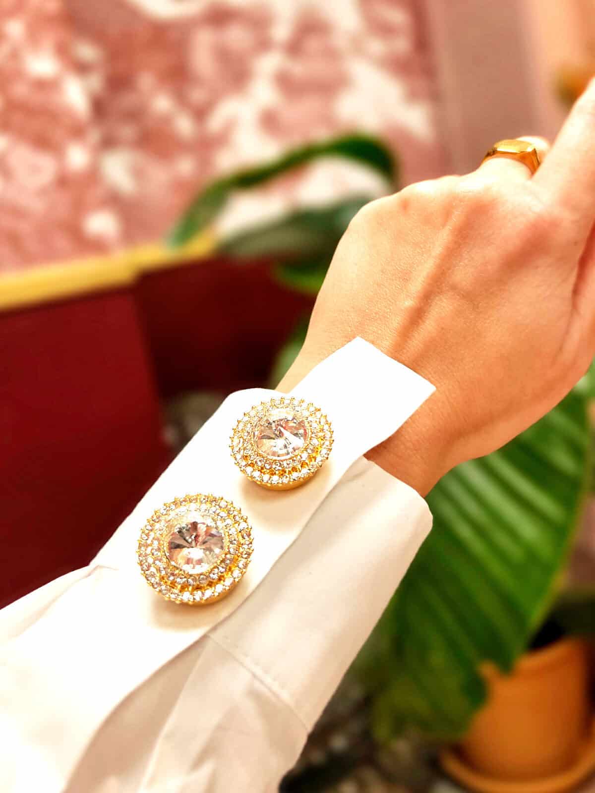 knappecovers guld stor sten på ærme