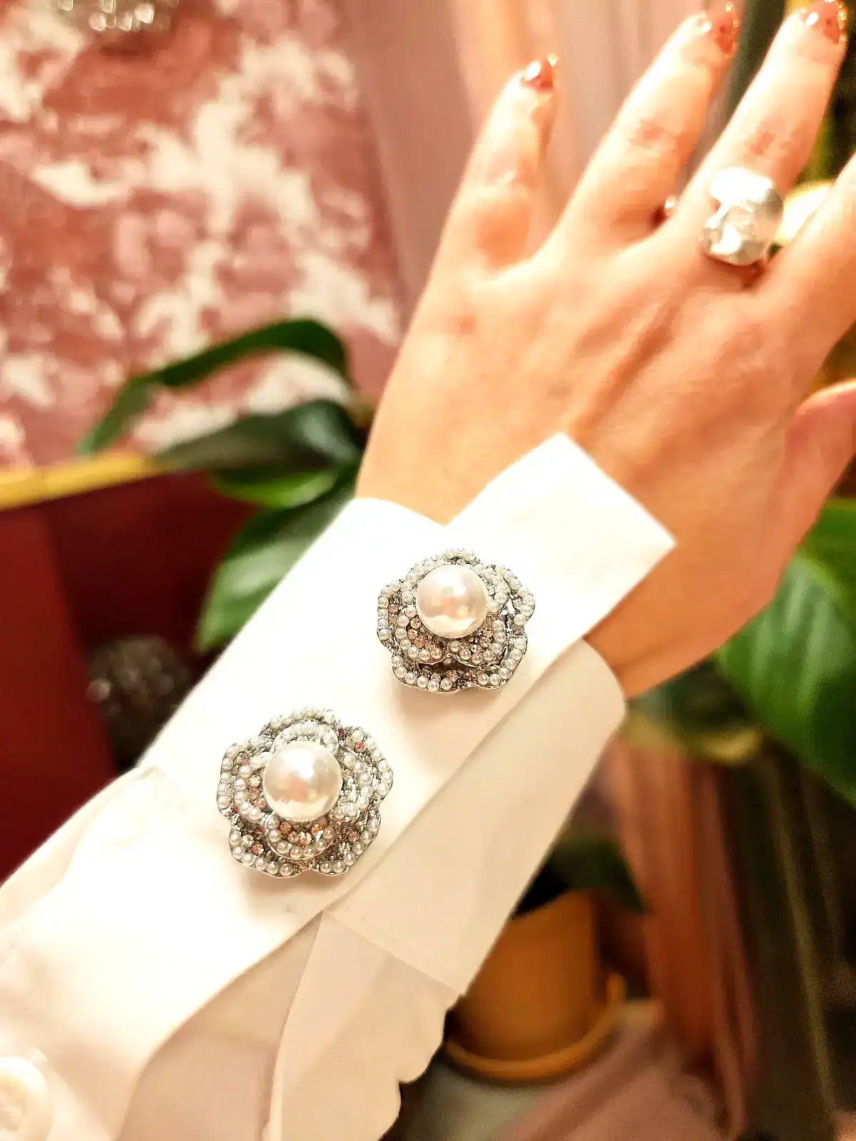 knappecovers sølv blomst stor perle par på ærme