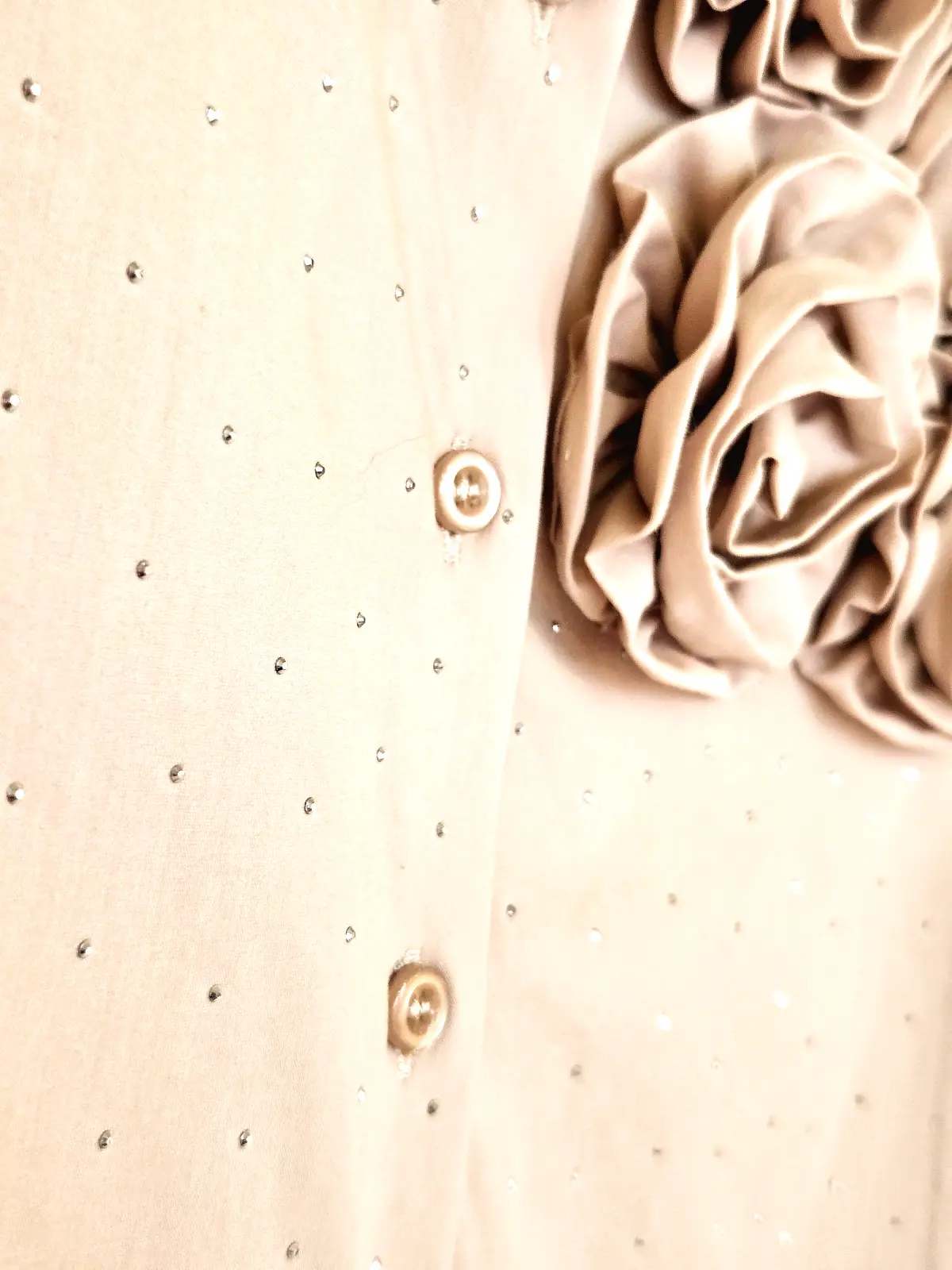 skjorte med blomster - detaljer