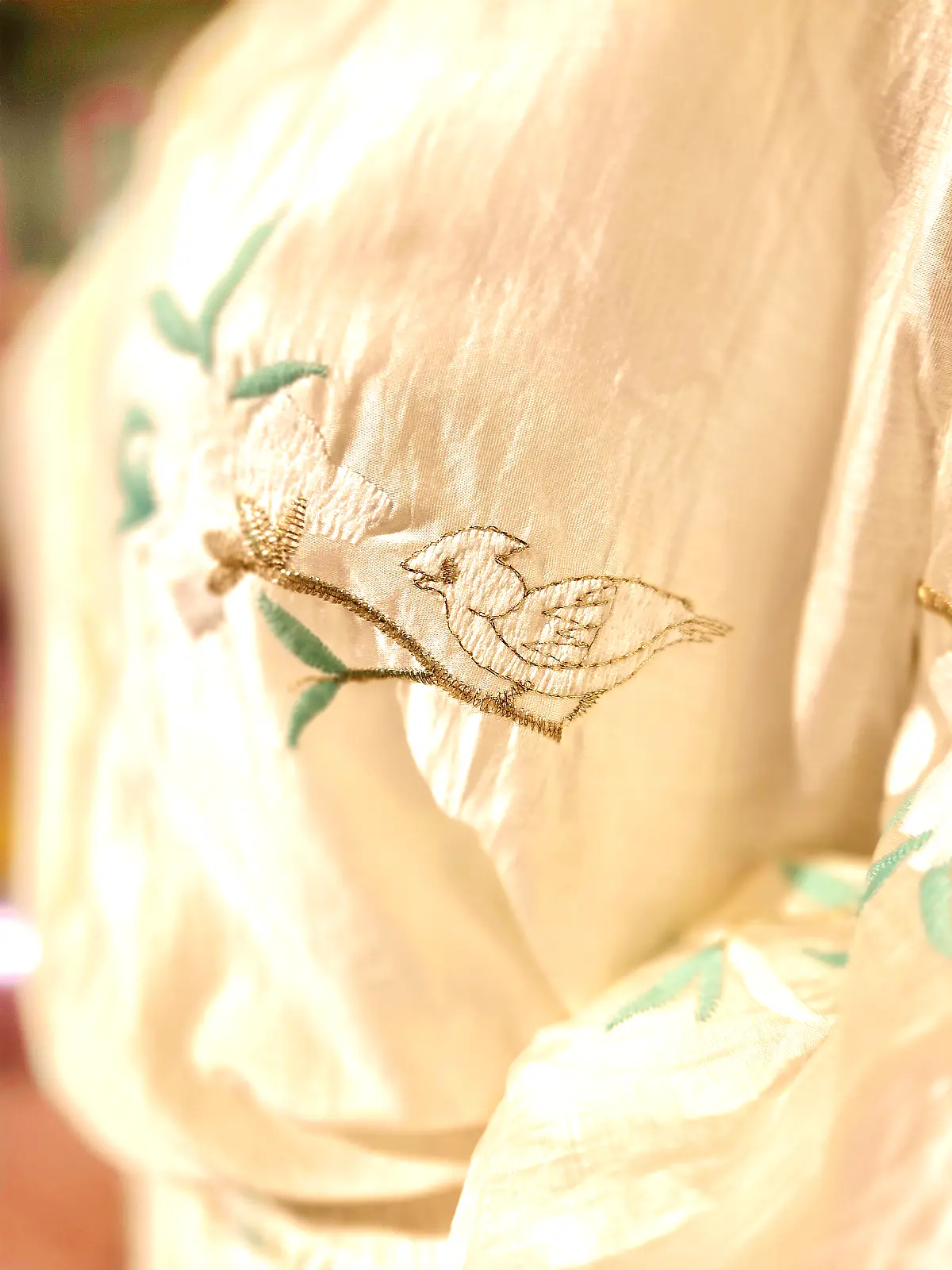 sommersæt med broderi - detaljer med søde broderede fugle