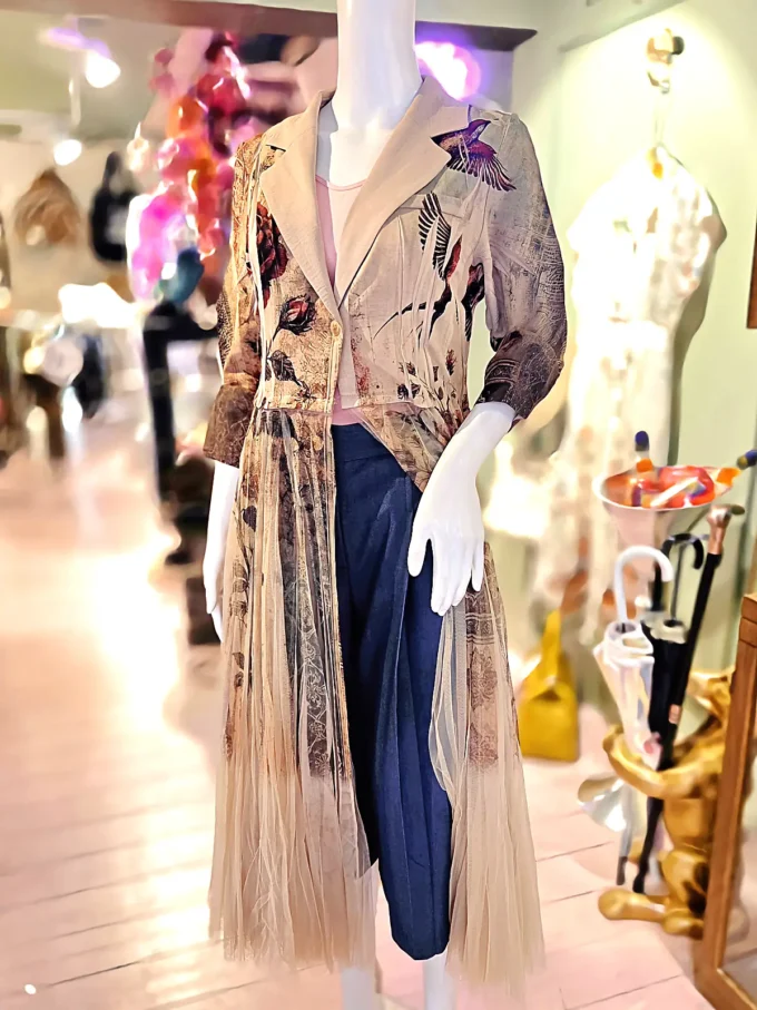 Kjole med Skjortekrave og Transparent Nederdel - trench cut