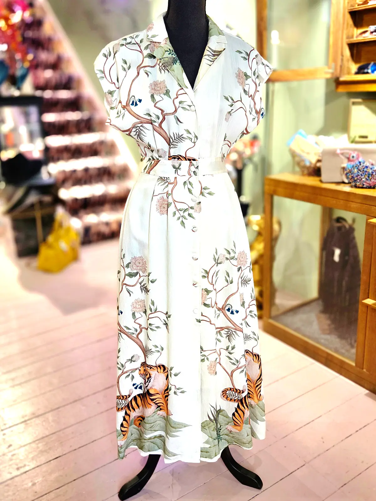 kjole med tigerprint hvid