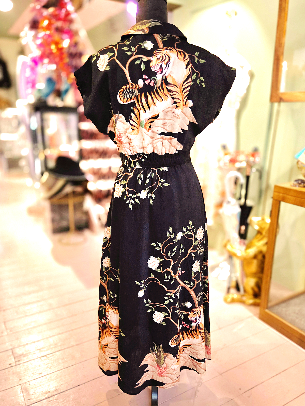 kjole med tigerprint blå - ryg