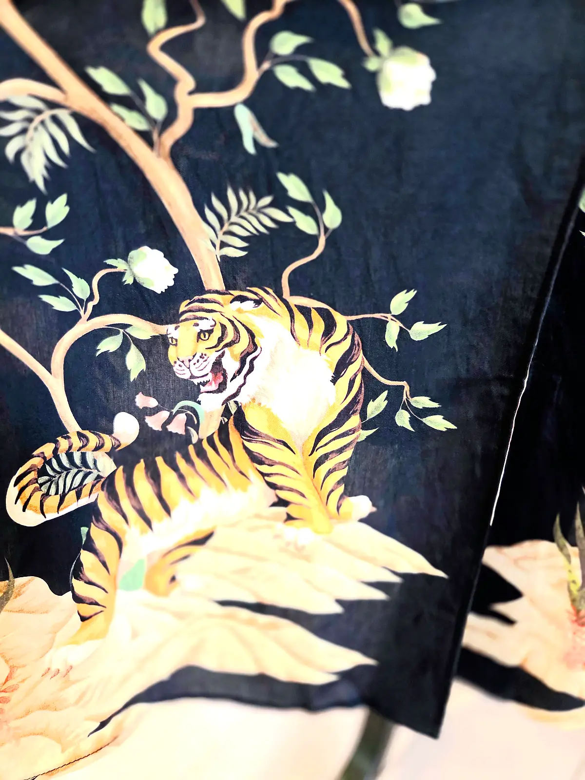 kjole med tigerprint blå - tiger på skørtet