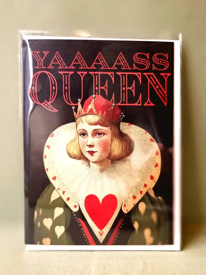 YAAAS QUEEN kortholder i sølv med hjerte, inspireret af magisk univers.