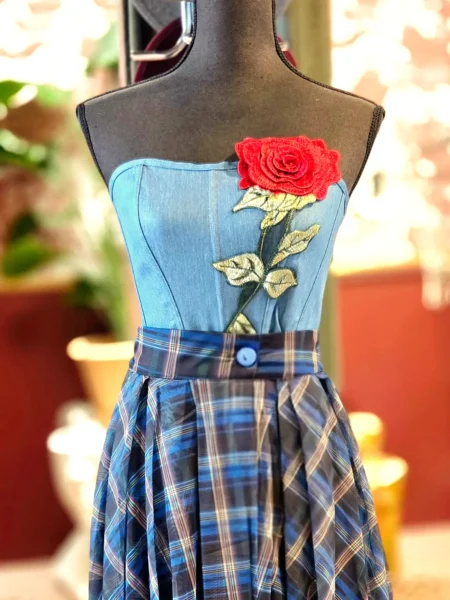 denim corsage top med rose