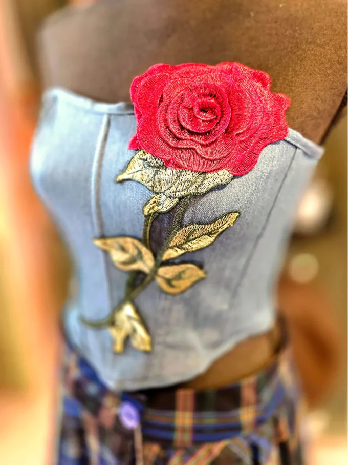 denim corsage top med rose
