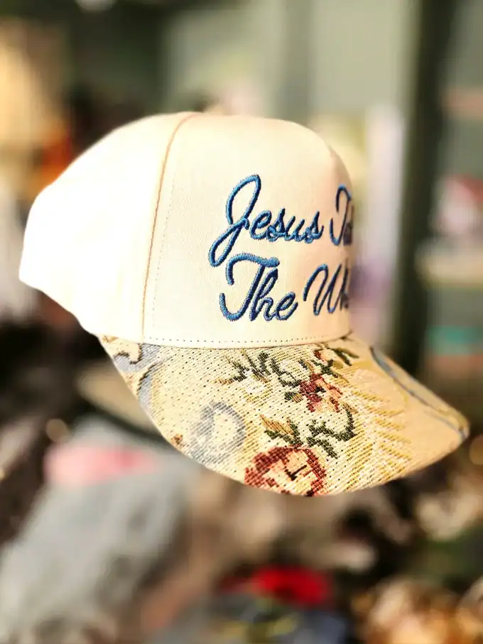 Cap med teksten 'Jesus Take The Wheel' i blødt design.
