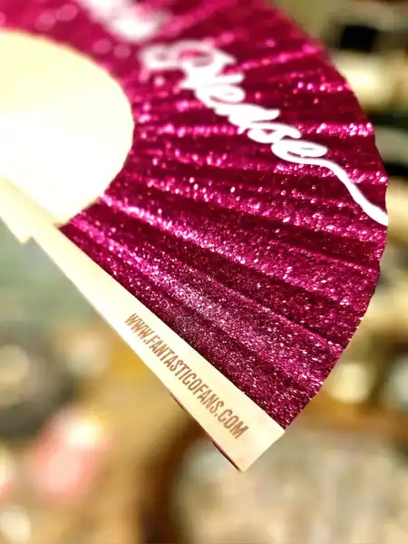 Glitterparaply med Dudette logo i magisk glitterdesign.