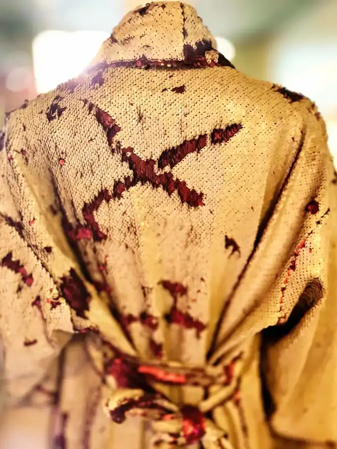 Lilla slangeprintet kimono i luksuriøst materiale, perfekt til stilfulde outfits.